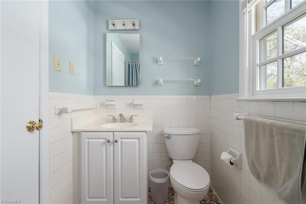 600 Rockford Road Greensboro, NC 27408 - Photo 24 of 35 bath 3 on upper level