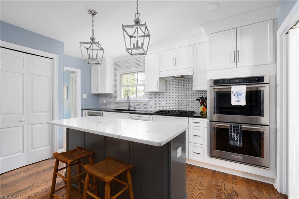 600 Rockford Road Greensboro, NC 27408 - Photo 7 of 35 Kitchen has double ovens AND a built-in microwave