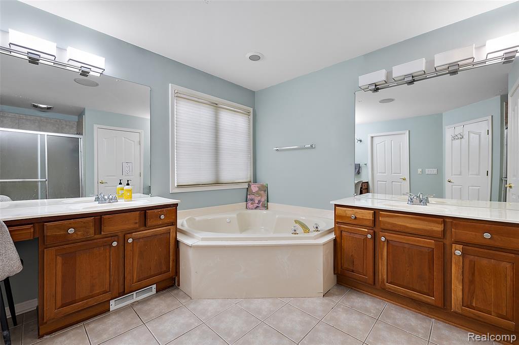3961 Ridgemonte Court Rochester, MI 48306 - Photo 23 of 34
