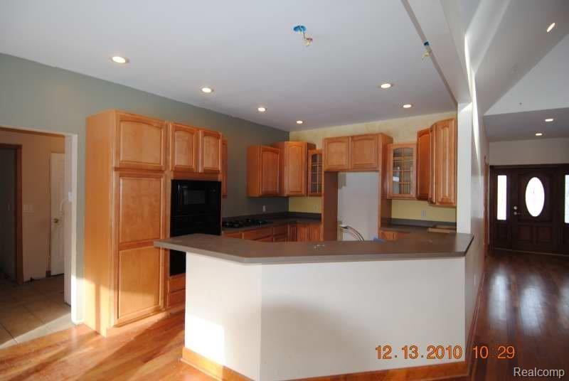 6601 Oakville Waltz Road Carleton, MI 48117 - Photo 4 of 12 Kitchen