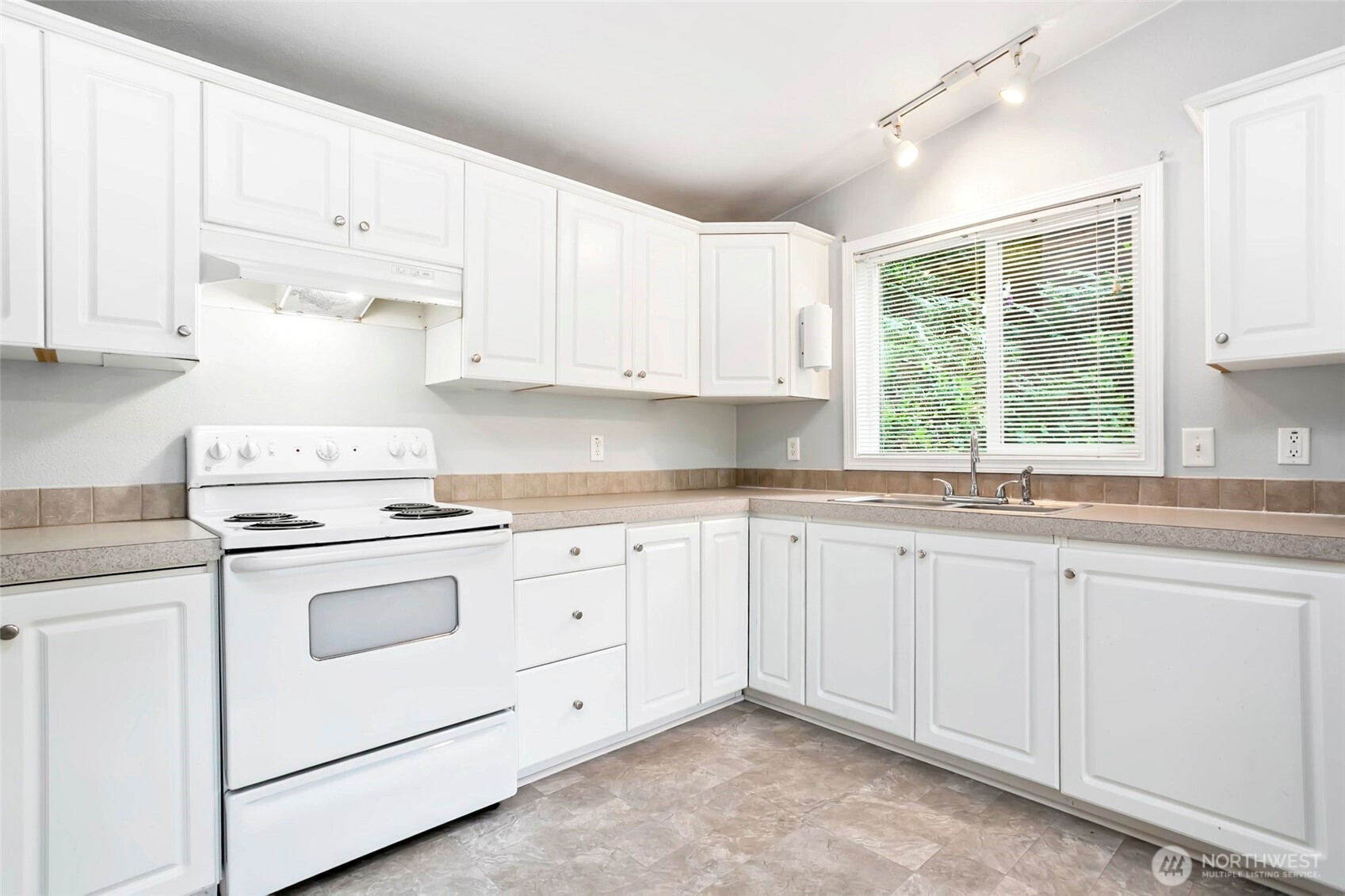 3000 North Mission Road West Bremerton, WA 98312 - Photo 8 of 21 Gallery Image 8