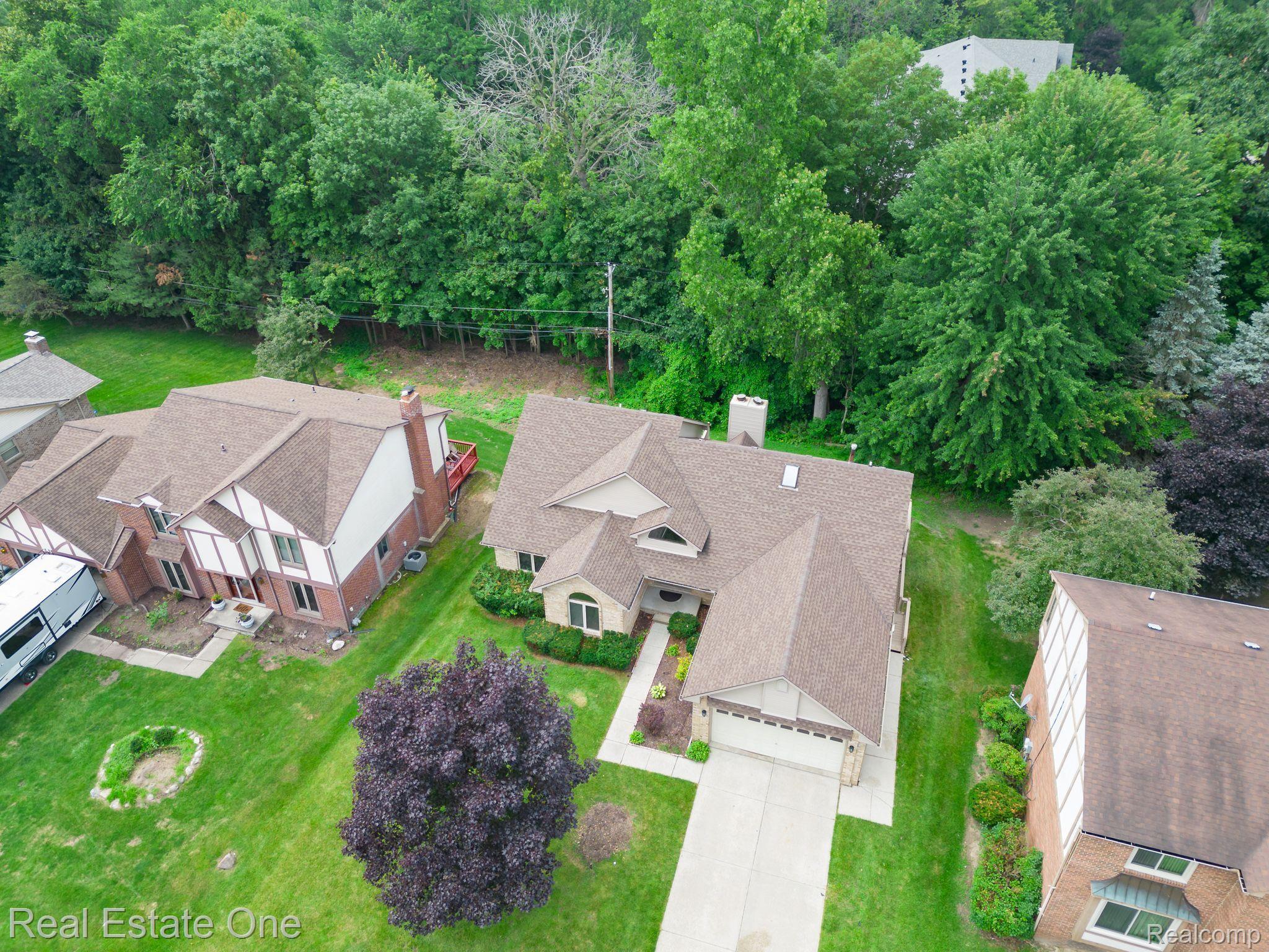 289 Rose Brier Drive Rochester, MI 48309 - Photo 4 of 42 Gallery Image 4