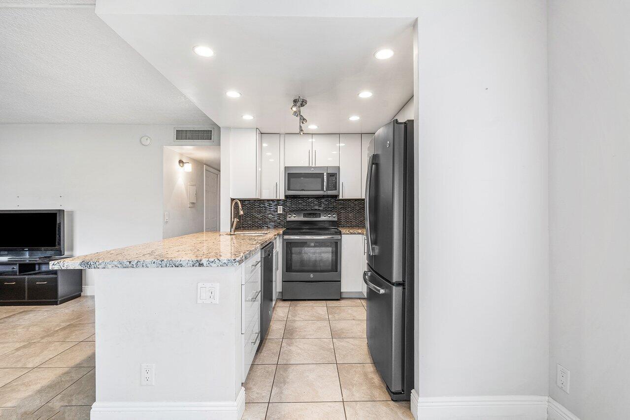 150 Burgandy Way Delray Beach, FL 33484 - Photo 8 of 34 STAINLESS STEEL APPLIANCES