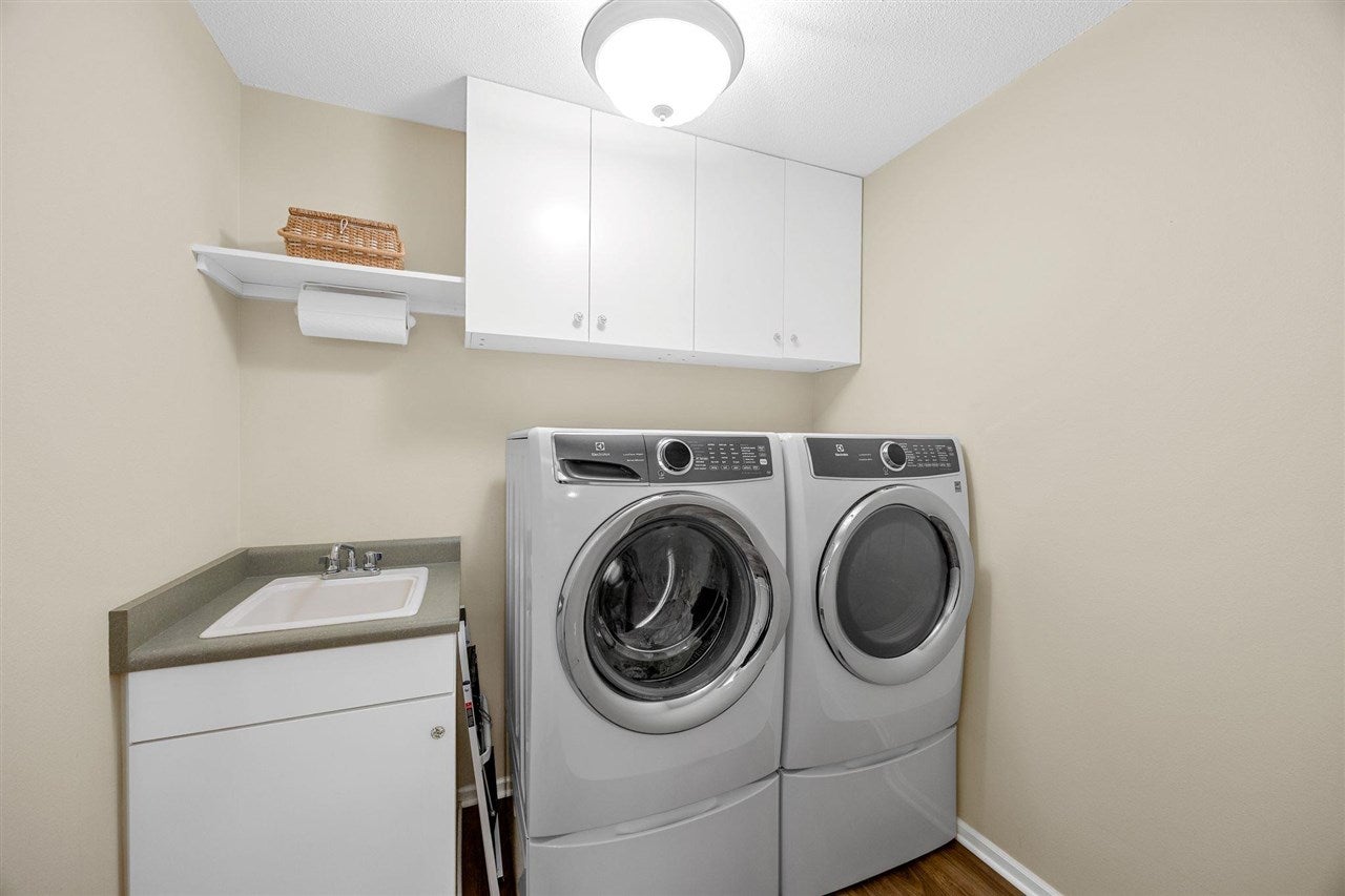 1926 Meadow Ridge Lane Iowa City, IA 52245 - Photo 17 of 44 Gallery Image 17