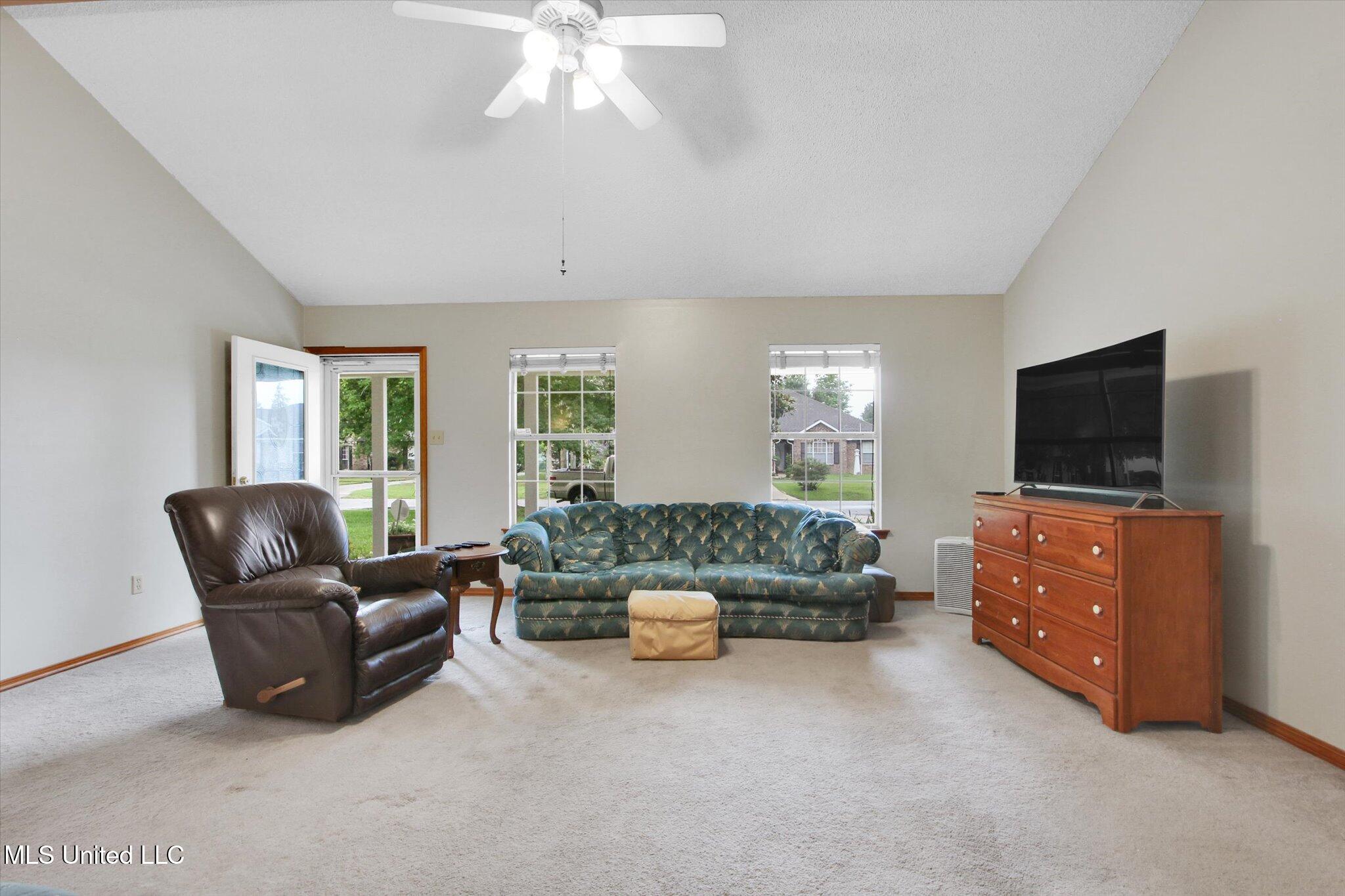 8809 Old Walnut Road Ocean Springs, MS 39564 - Photo 6 of 30 Living room