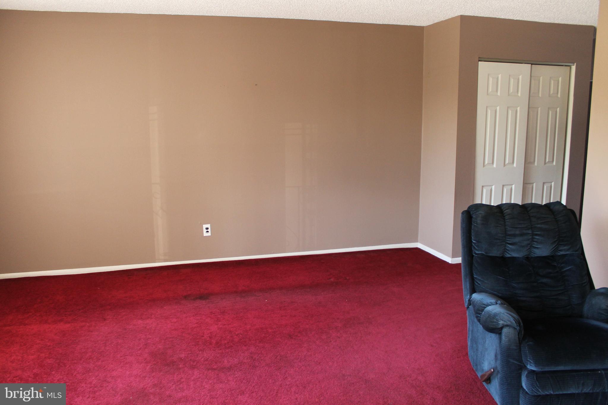 12313 Medford Road Philadelphia, PA 19154 - Photo 3 of 25 Living Room