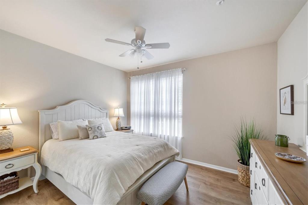 5591 Rosehill Road, Unit 102 Sarasota, FL 34233 - Photo 11 of 20 a bedroom with a bed and a potted plant