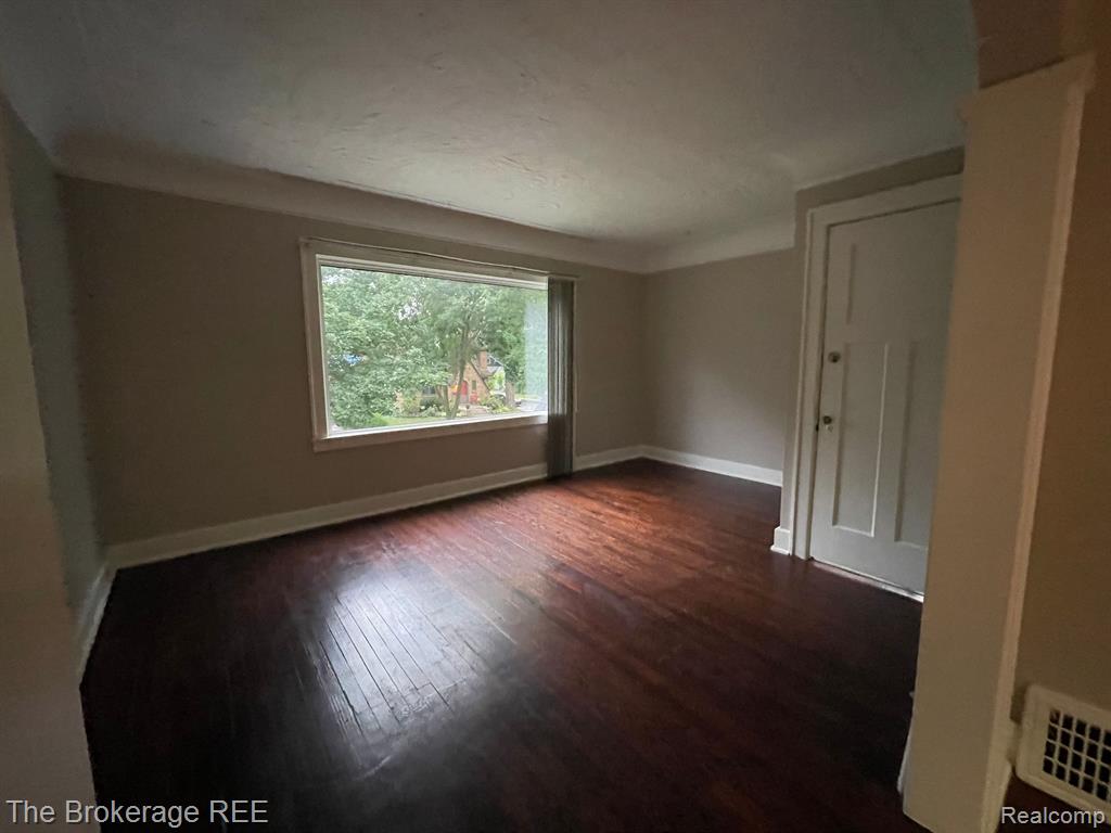 47 Fairwood Boulevard Pleasant Ridge, MI 48069 - Photo 15 of 33