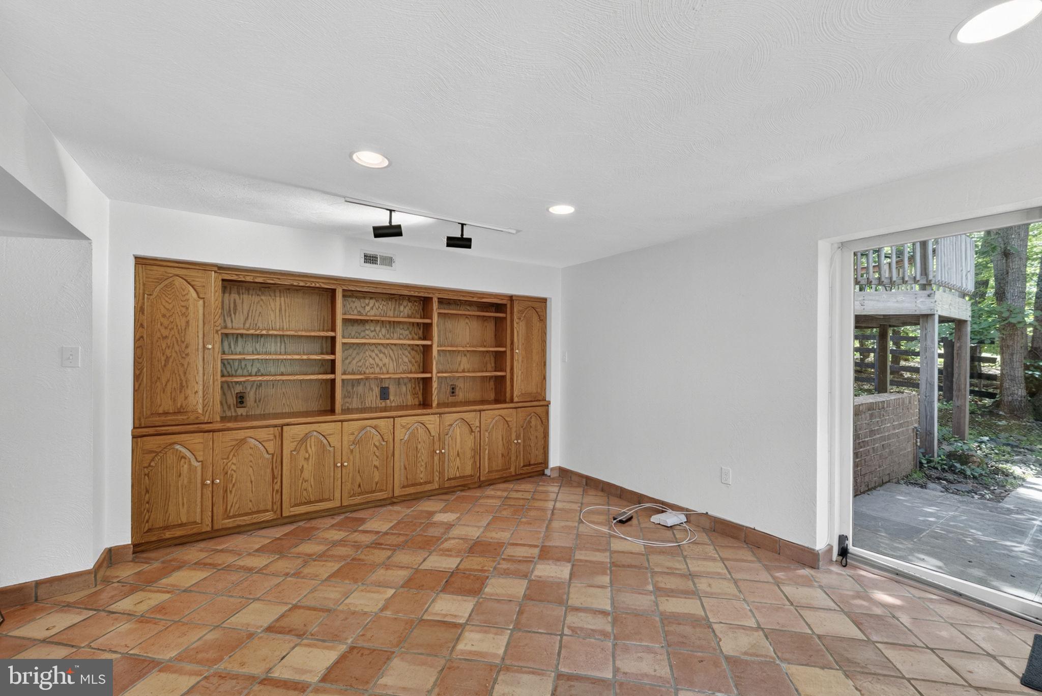 4531 Den Haag Road Warrenton, VA 20187 - Photo 78 of 103 Great room