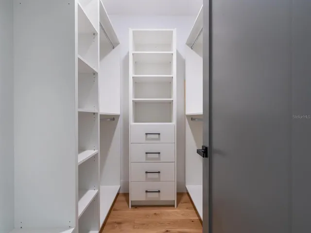 a view of backyard with a garden