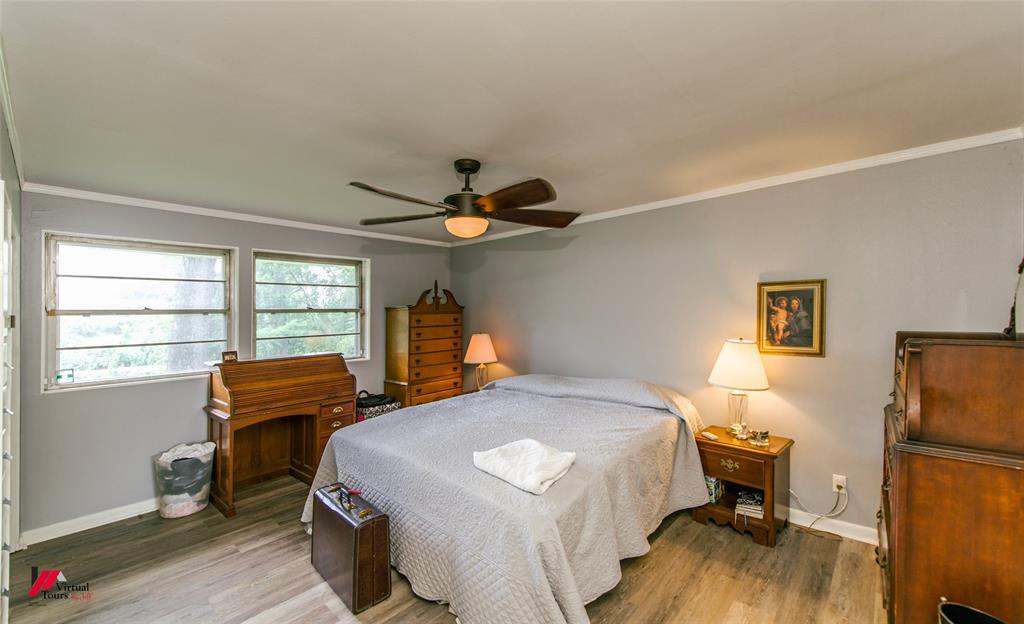 5822 River Road Shreveport, LA 71105 - Photo 18 of 35 a bedroom with a bed and a window