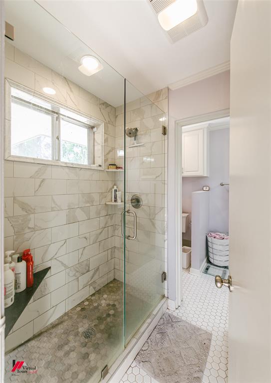 5822 River Road Shreveport, LA 71105 - Photo 19 of 35 a bathroom with a shower