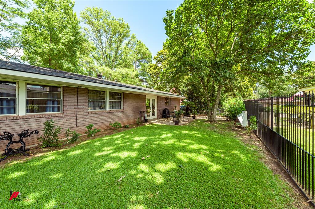 5822 River Road Shreveport, LA 71105 - Photo 27 of 35 a view of backyard of house with green space