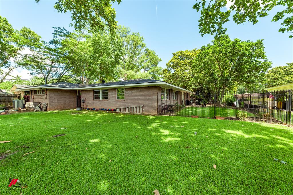 5822 River Road Shreveport, LA 71105 - Photo 31 of 35 a view of a house with a back yard