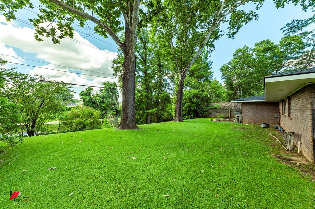 5822 River Road Shreveport, LA 71105 - Photo 32 of 35 a view of a back yard