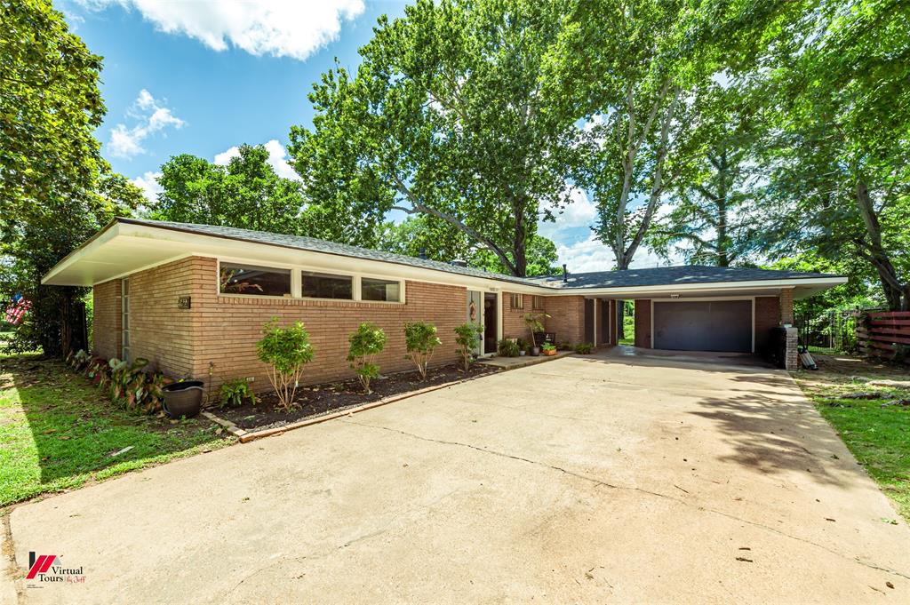 5822 River Road Shreveport, LA 71105 - Photo 33 of 35 a front view of a house with a yard and potted plants