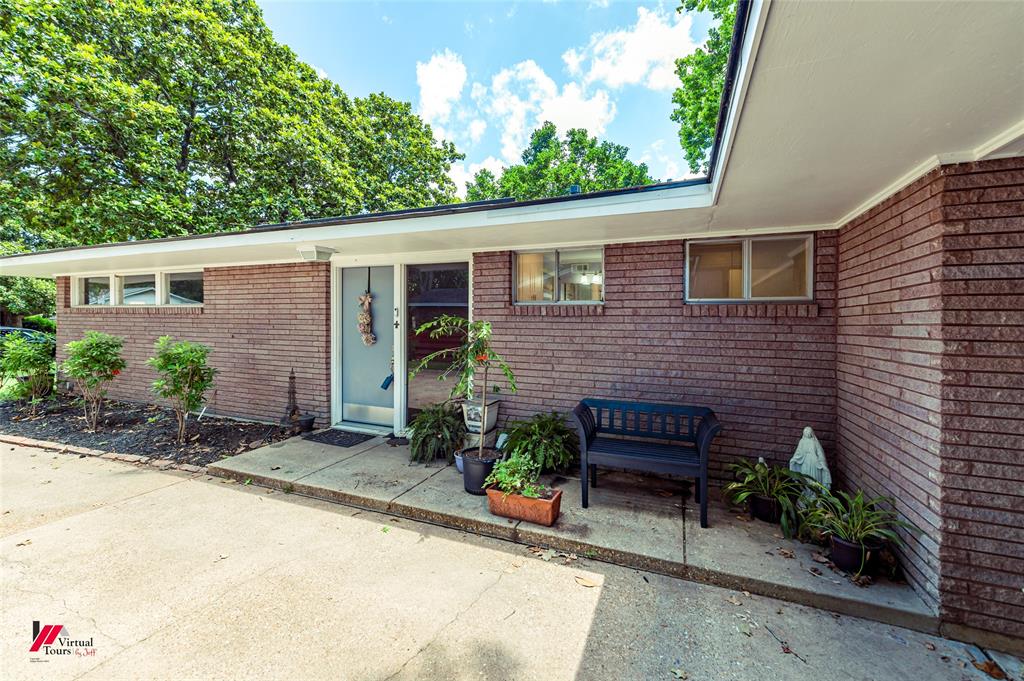 5822 River Road Shreveport, LA 71105 - Photo 34 of 35 a front view of a house with garden