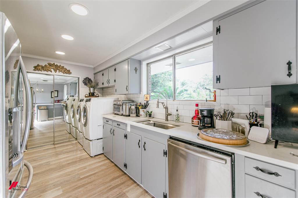 5822 River Road Shreveport, LA 71105 - Photo 7 of 35 a kitchen with sink a microwave and cabinets