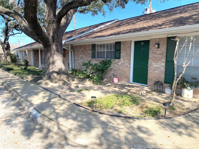 $1,400 | 10122 Shadow Wood Drive, Unit 11, Houston, TX 77043