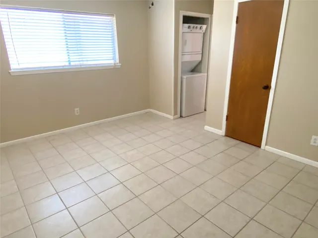 $1,400 | 10122 Shadow Wood Drive, Unit 11, Houston, TX 77043