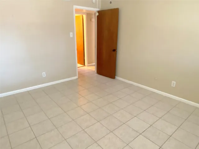 $1,400 | 10122 Shadow Wood Drive, Unit 11, Houston, TX 77043