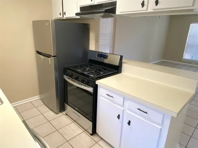 $1,400 | 10122 Shadow Wood Drive, Unit 11, Houston, TX 77043