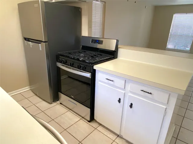 $1,400 | 10122 Shadow Wood Drive, Unit 11, Houston, TX 77043