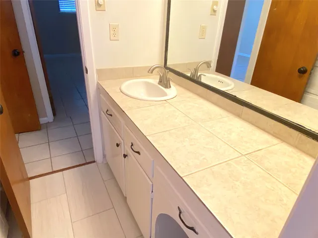 $1,400 | 10122 Shadow Wood Drive, Unit 11, Houston, TX 77043