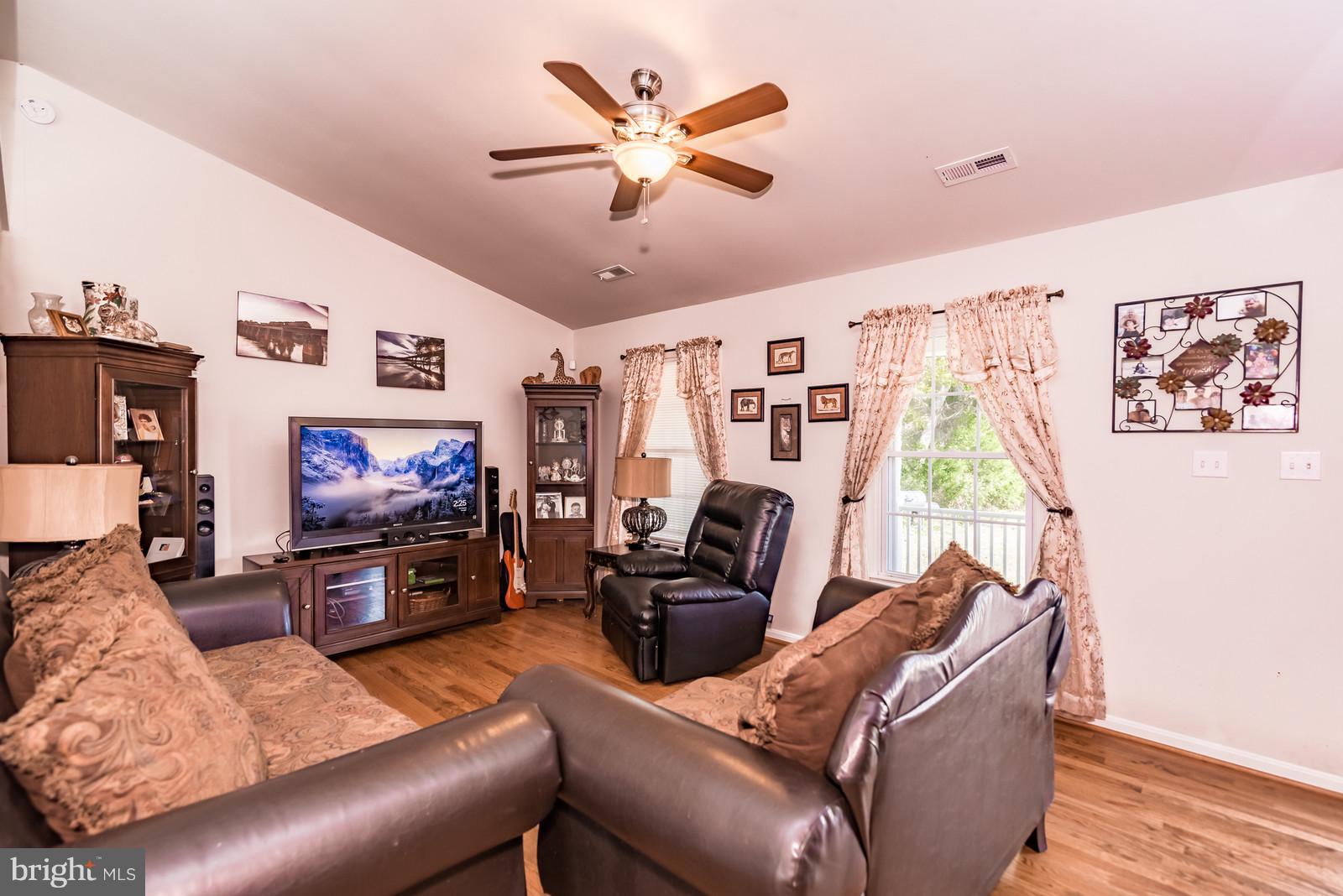 32376 Mt Gideon Road Hanover, VA 23069 - Photo 9 of 25 Living Room