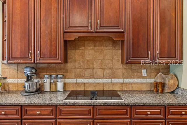 $999,000 | 6 Attleboro Place, Bluffton, SC 29910