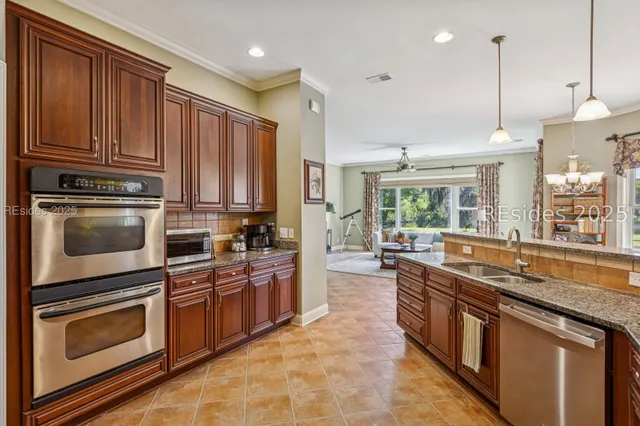 $999,000 | 6 Attleboro Place, Bluffton, SC 29910