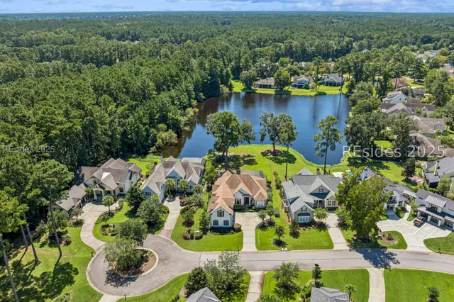 $999,000 | 6 Attleboro Place, Bluffton, SC 29910