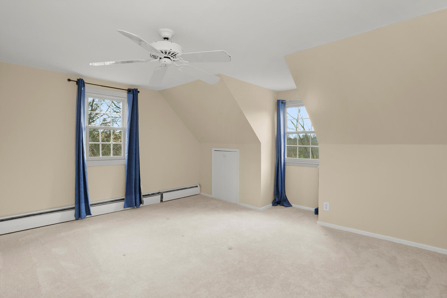 270 Smith Ridge Road New Canaan, CT 06840 - Photo 23 of 36 an empty room with windows and closet