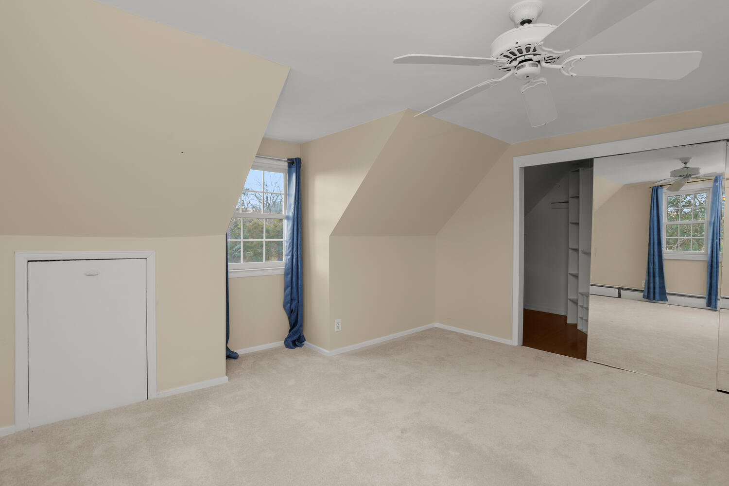 270 Smith Ridge Road New Canaan, CT 06840 - Photo 25 of 36 a view of an empty room with a window