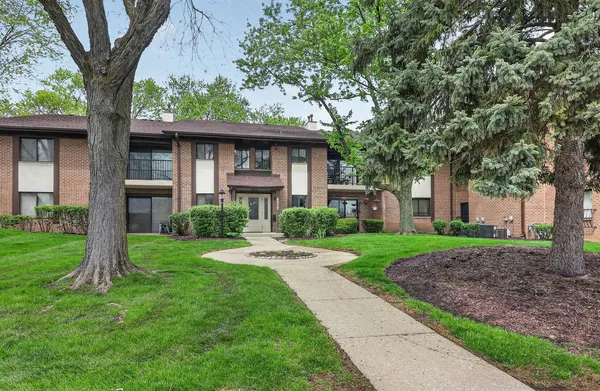 $239,900 | 8212 Anchor Drive, Unit 508, Woodridge, IL 60517