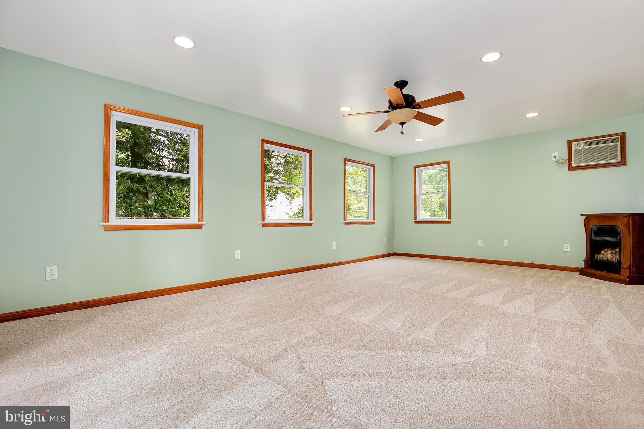 5201 Garner Street Springfield, VA 22151 - Photo 9 of 34