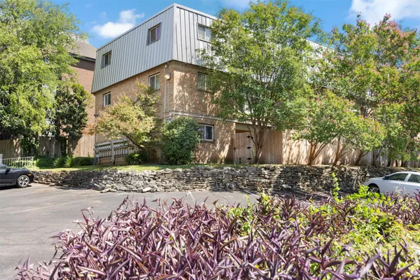 $2,150 | 620 South 1st Street, Unit 116, Austin, TX 78704