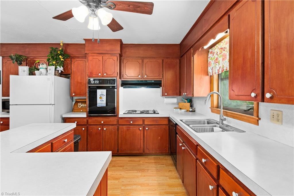 304 Armstrong Road Pilot Mountain, NC 27041 - Photo 12 of 42