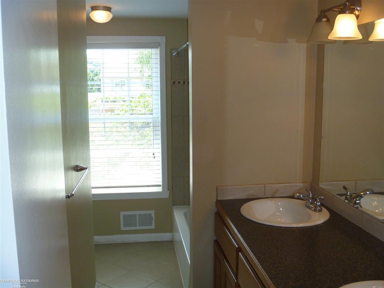 898 Canterbury Road Grosse Pointe Woods, MI 48236 - Photo 9 of 19