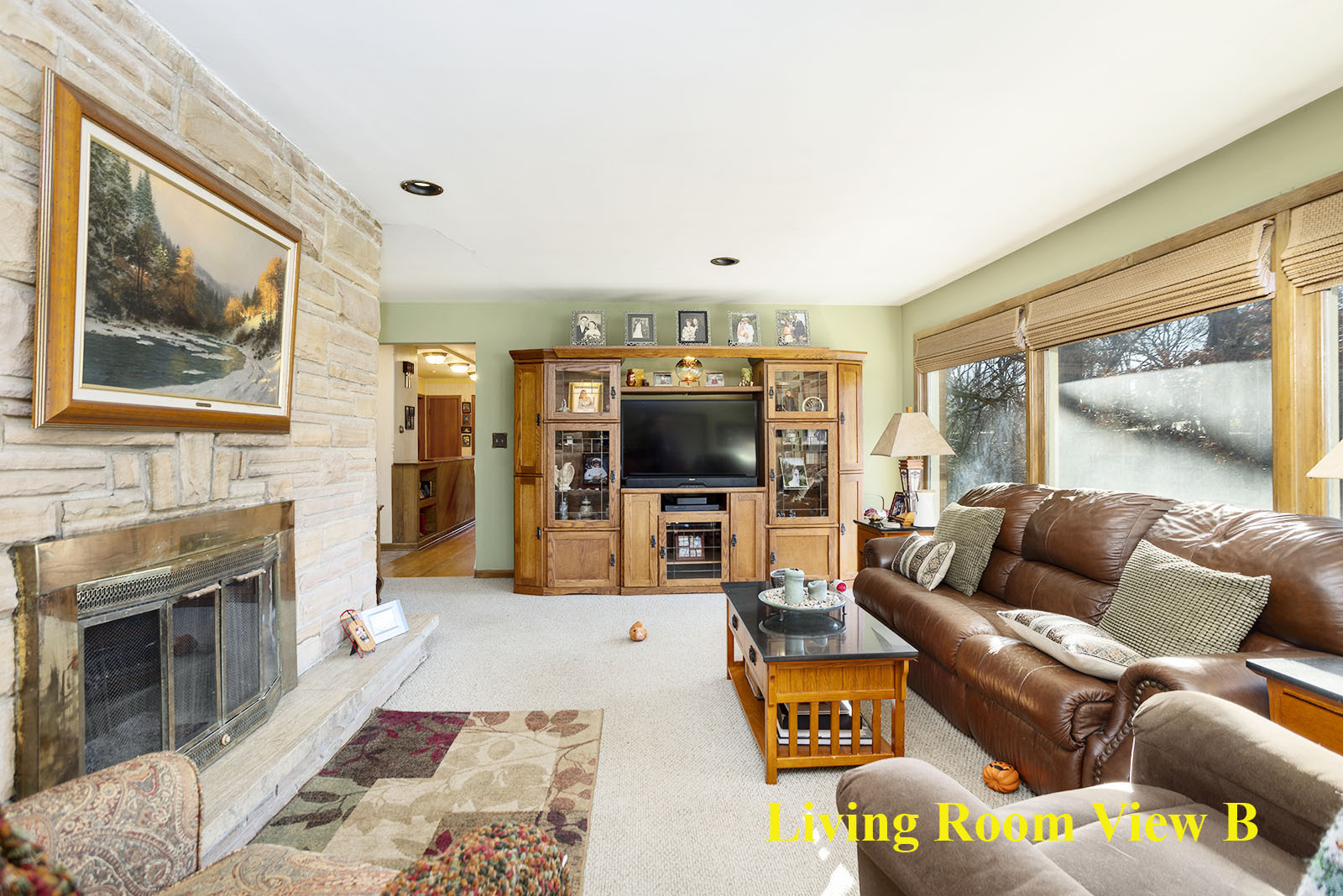 21071 North Valley Road Kildeer, IL 60047 - Photo 5 of 34 a living room with furniture and a flat screen tv
