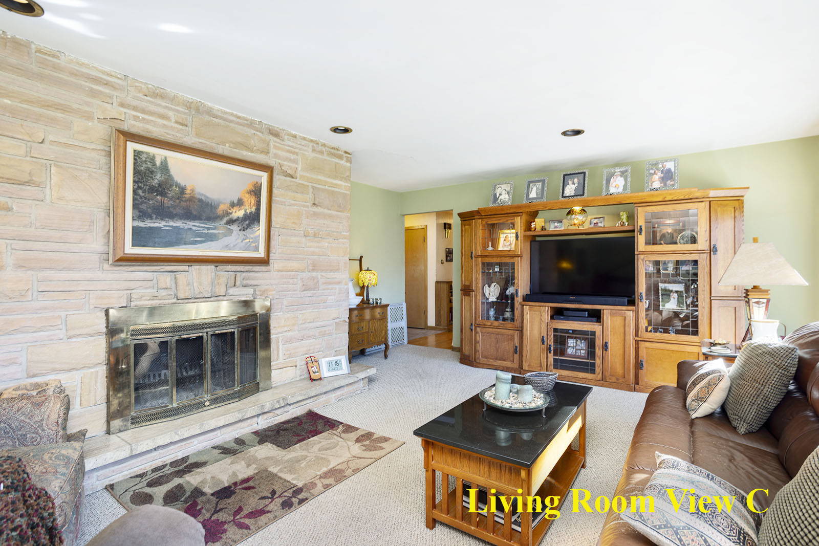 21071 North Valley Road Kildeer, IL 60047 - Photo 6 of 34 a living room with furniture and a flat screen tv