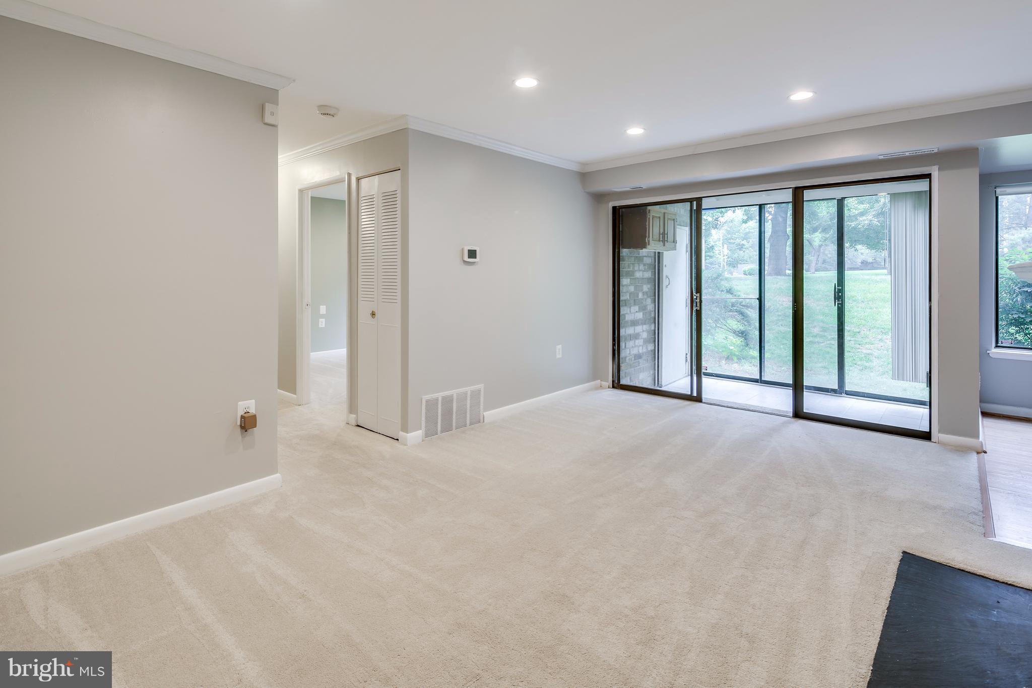 10547 Twin Rivers Road, Unit B1 Columbia, MD 21044 - Photo 15 of 30 Living Room