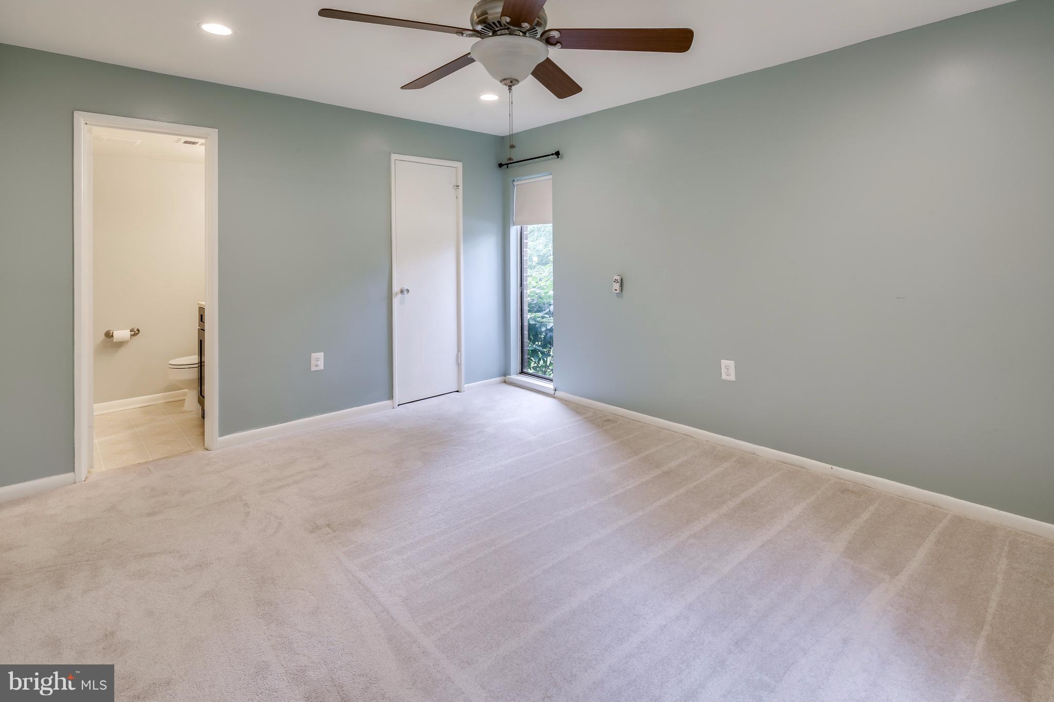 10547 Twin Rivers Road, Unit B1 Columbia, MD 21044 - Photo 19 of 30 Access to Bathroom From Master