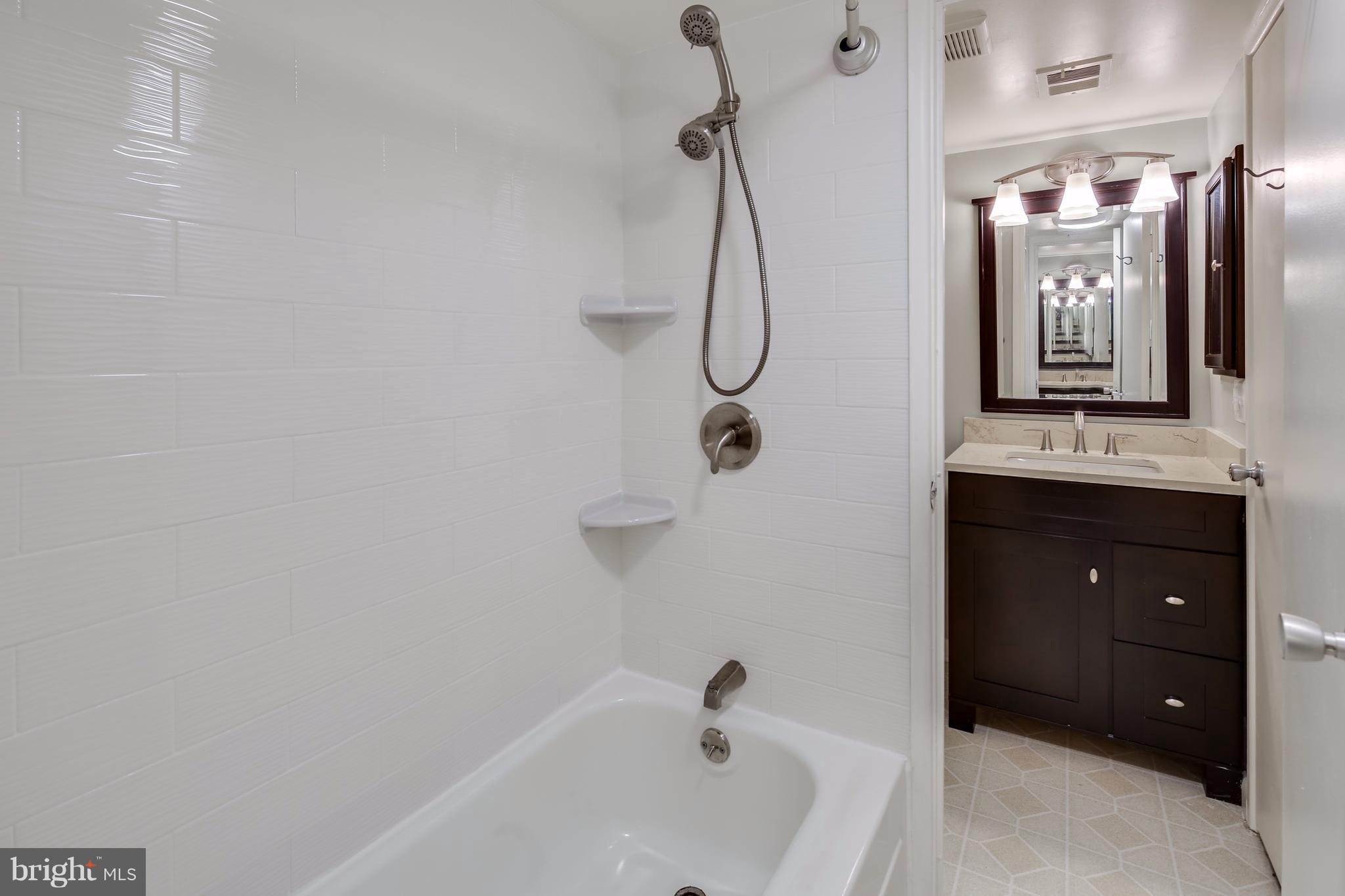 10547 Twin Rivers Road, Unit B1 Columbia, MD 21044 - Photo 27 of 30 Tub/Shower Room with Access From Master Half Bath