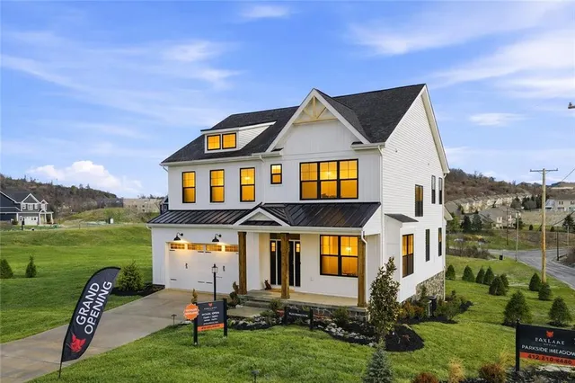 $949,900 | 5002 Parkside Drive, Oakdale, PA 15071