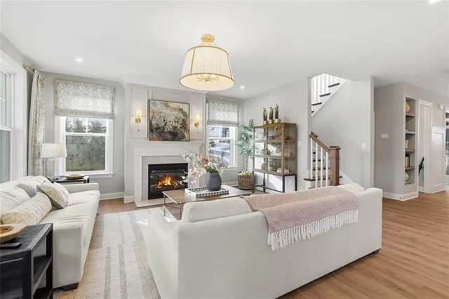 $949,900 | 5002 Parkside Drive, Oakdale, PA 15071