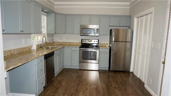 $1,900 | 3763 Ashford Dunwoody Road Northeast, Unit 6, Brookhaven, GA 30319