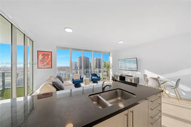 $650,000 | 1111 Southwest 1st Avenue, Unit 2114N, Miami, FL 33130