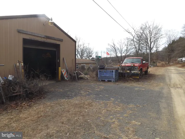 a view of entryway with a front door