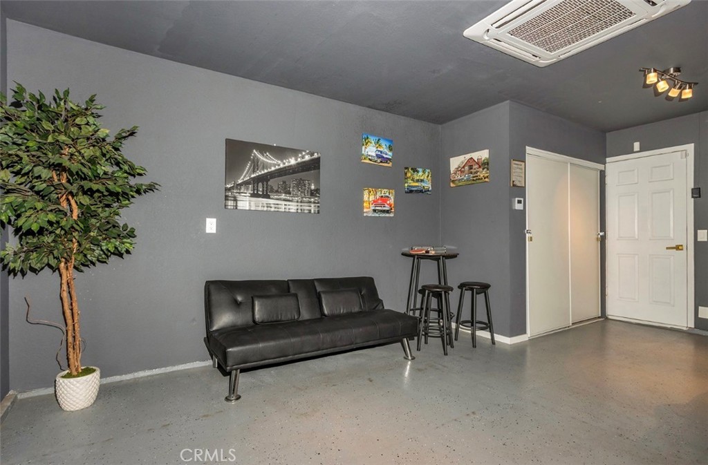 2230 North Volturno Road Palm Springs, CA 92262 - Photo 26 of 34 a living room with furniture and a potted plant